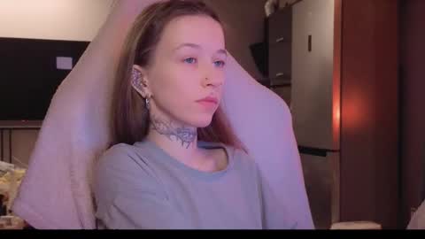 fran_bow online show from February 25, 4:32 pm