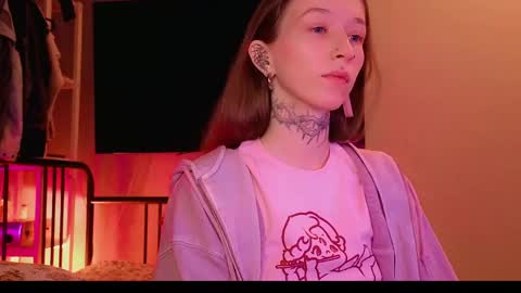 fran_bow online show from April 13, 7:29 pm