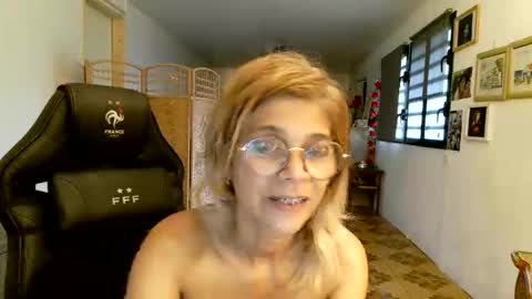 francelune online show from February 8, 1:03 pm