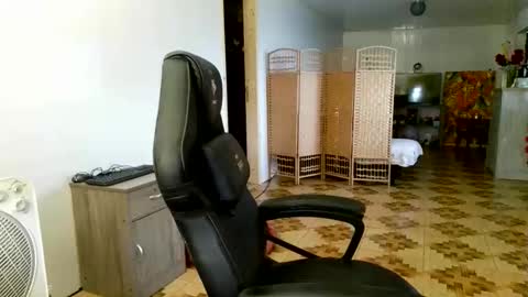 francelune online show from February 19, 1:32 pm