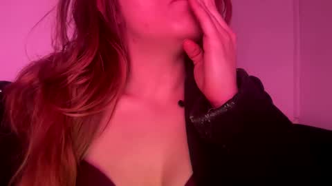 francescafey online show from March 11, 7:14 am