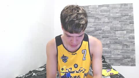 Snapshot of francesco_spank chatting on February 26, 9:20 pm FRANCESCO online show from February 26, 9:20 pm
