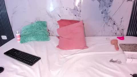 Laura online show from January 13, 8:38 pm