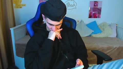 Snapshot of frank_mooree chatting on February 18, 9:54 am Frank online show from February 18, 9:54 am