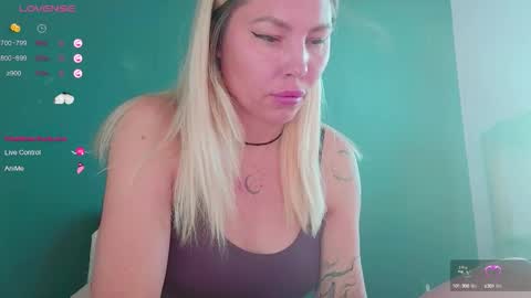 Snapshot of frankiefoxie chatting on October 15, 2:48 am Franky online show from October 15, 2:48 am
