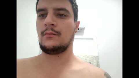 Snapshot of fraromeo2 chatting on October 22, 3:35 pm fraromeo2 online show from October 22, 3:35 pm