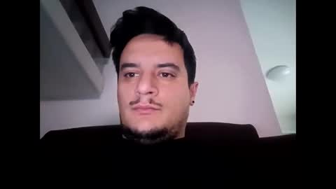 Snapshot of fraromeo2 chatting on December 22, 7:33 am fraromeo2 online show from December 22, 7:33 am