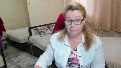 FrauMartha online show from May 15, 1:19 pm