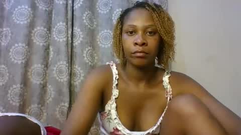 Snapshot of freakybeauties chatting on October 13, 9:28 pm Freakies online show from October 13, 9:28 pm