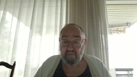 Snapshot of fredaldavid chatting on December 7, 10:28 am David Fredal online show from December 7, 10:28 am