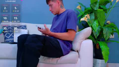 Snapshot of french_sexx chatting on September 19, 4:38 am Xavier online show from September 19, 4:38 am