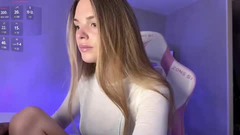 Snapshot of frenzyfoxs chatting on September 24, 3:52 pm Jason and Sonya online show from September 24, 3:52 pm