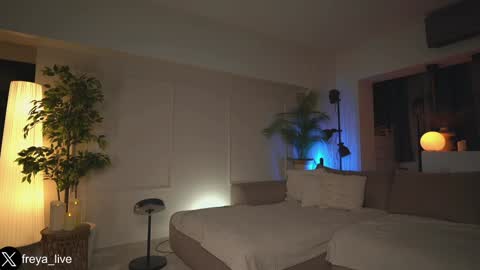 Freya online show from March 5, 7:01 pm