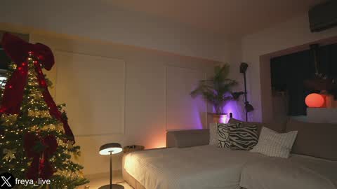 Freya online show from December 21, 11:16 am