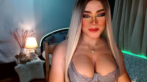 Snapshot of freya_lovestocum chatting on October 8, 12:29 am Miss Frea online show from October 8, 12:29 am
