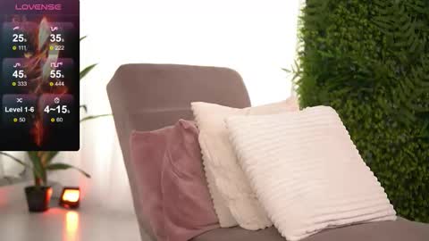 freyaheart online show from December 4, 7:08 am