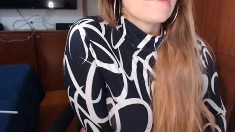 Snapshot of freyjashine_x chatting on October 2, 10:41 pm FREYJA LOREN online show from October 2, 10:41 pm