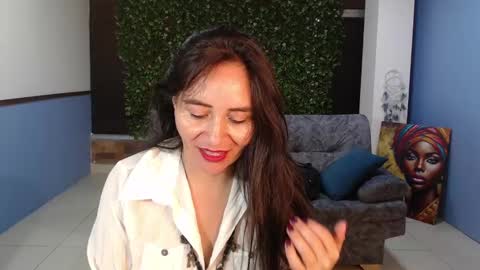 Snapshot of frida_naughtymilf chatting on October 10, 5:19 pm Frida online show from October 10, 5:19 pm