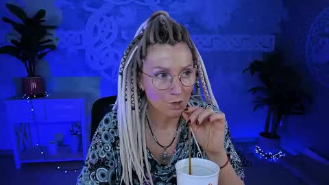 Frida Tander online show from April 18, 5:20 am