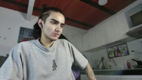 Jhonny online show from November 18, 11:48 pm