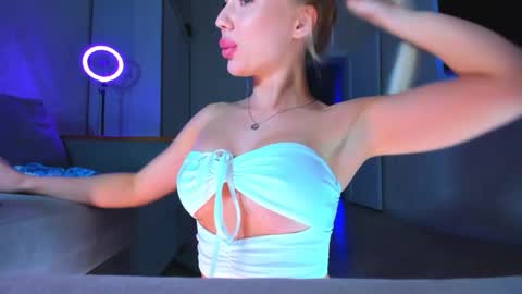 Snapshot of funny_blondi chatting on September 28, 11:14 pm Just yours blondi 3 online show from September 28, 11:14 pm
