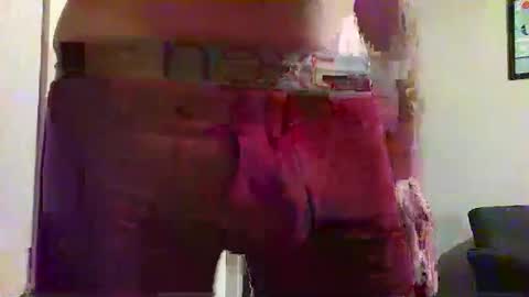 Snapshot of funslimguy chatting on December 10, 5:11 pm Funslimguy online show from December 10, 5:11 pm
