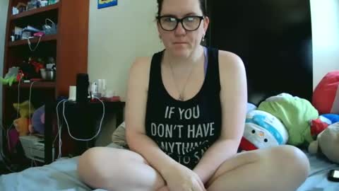 fuzzypeaches87 online show from April 23, 3:24 pm