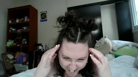 fuzzypeaches87 online show from May 14, 9:02 pm