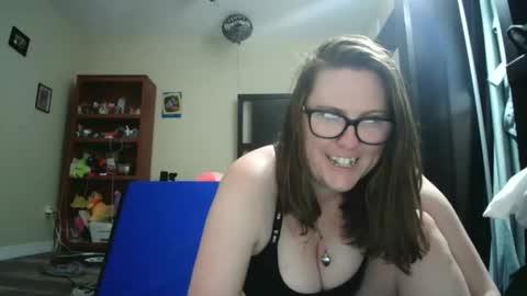 fuzzypeaches87 online show from May 23, 3:02 am