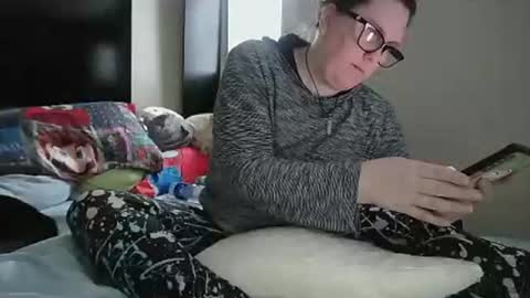 fuzzypeaches87 online show from December 22, 8:26 pm