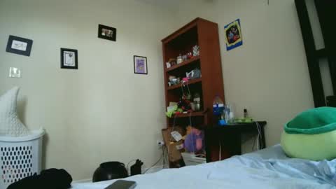 fuzzypeaches87 online show from May 15, 9:11 pm
