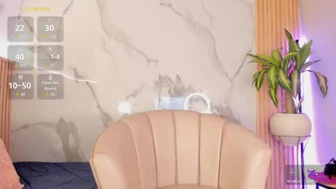   Independent model online show from February 1, 12:46 pm