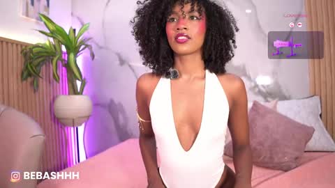   Independent model online show from May 30, 7:23 pm
