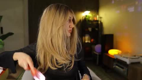 G online show from November 12, 6:54 pm