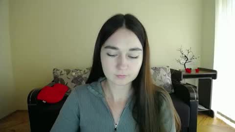 Snapshot of gabby_di chatting on October 6, 9:27 am Jaklin online show from October 6, 9:27 am