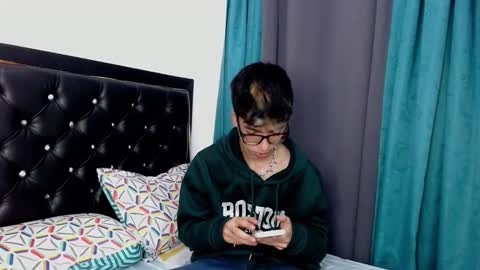 gabriel_x18 online show from March 2, 4:50 am