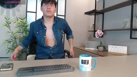Snapshot of gabriell_ramirez_ chatting on March 1, 4:47 am gabriell_ramirez_ online show from March 1, 4:47 am