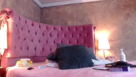 Snapshot of gabypetit chatting on February 23, 12:41 am Gaby online show from February 23, 12:41 am