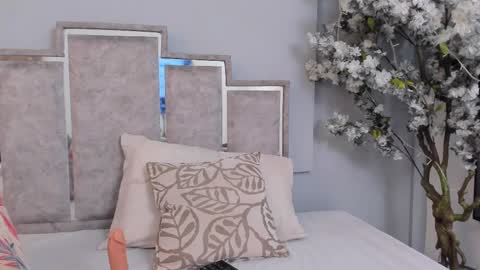 gabyyjones online show from March 5, 11:17 am