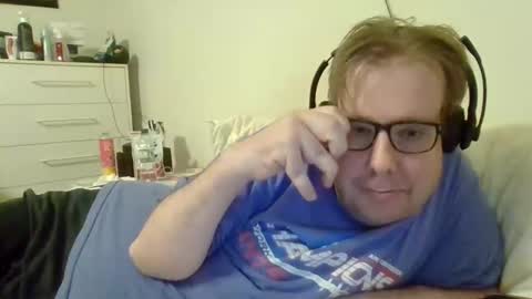 Snapshot of garyg930 chatting on October 24, 6:03 am Gary online show from October 24, 6:03 am
