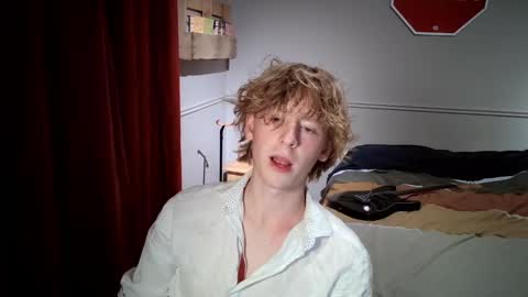 gayblondboy online show from October 28, 12:00 am
