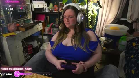 Snapshot of geeky_kitten chatting on September 22, 5:22 am Geeky Kitten Leina - online show from September 22, 5:22 am