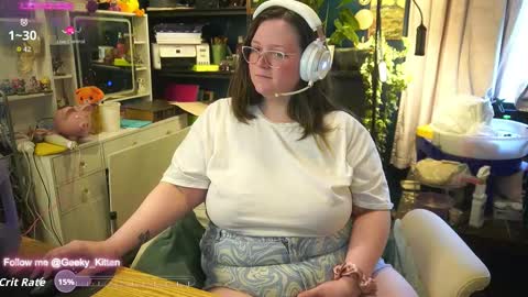 Snapshot of geeky_kitten chatting on October 12, 2:53 pm Geeky Kitten Leina - online show from October 12, 2:53 pm