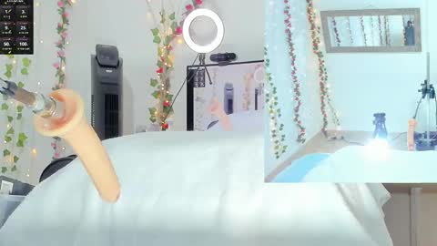 Snapshot of genesis__love_ chatting on October 19, 10:09 am Genesis online show from October 19, 10:09 am