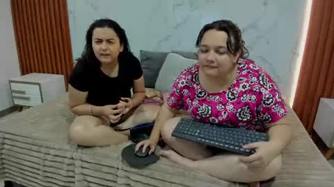 genesis_y_moon online show from June 17, 12:32 pm