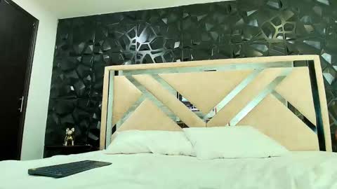 Snapshot of genessis__david_ chatting on September 21, 5:22 am Genessis and David online show from September 21, 5:22 am