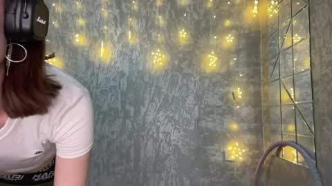 Riana online show from April 12, 1:26 pm