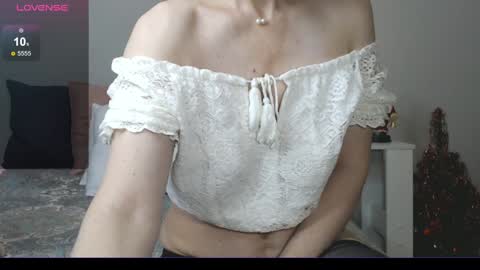 Snapshot of gentlywomen chatting on January 5, 10:32 am Elena online show from January 5, 10:32 am