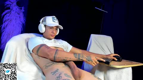 independent model online show from May 15, 10:28 pm