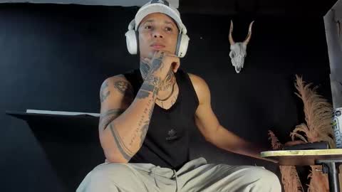 independent model online show from March 19, 1:44 am